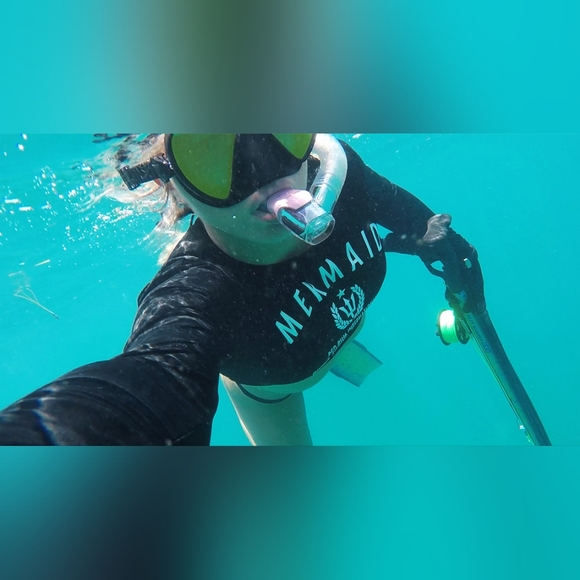 Mermaid Rashguard Crop Top - Picture 2 of 3